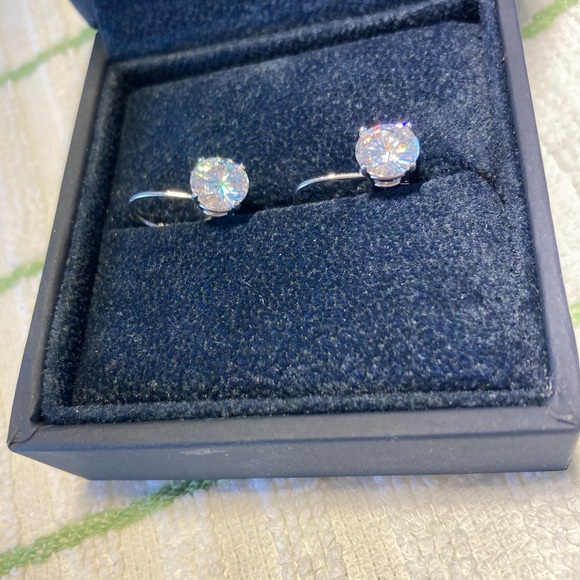 Moissanite round solitaire leverback earrings - Picture 5 of 5